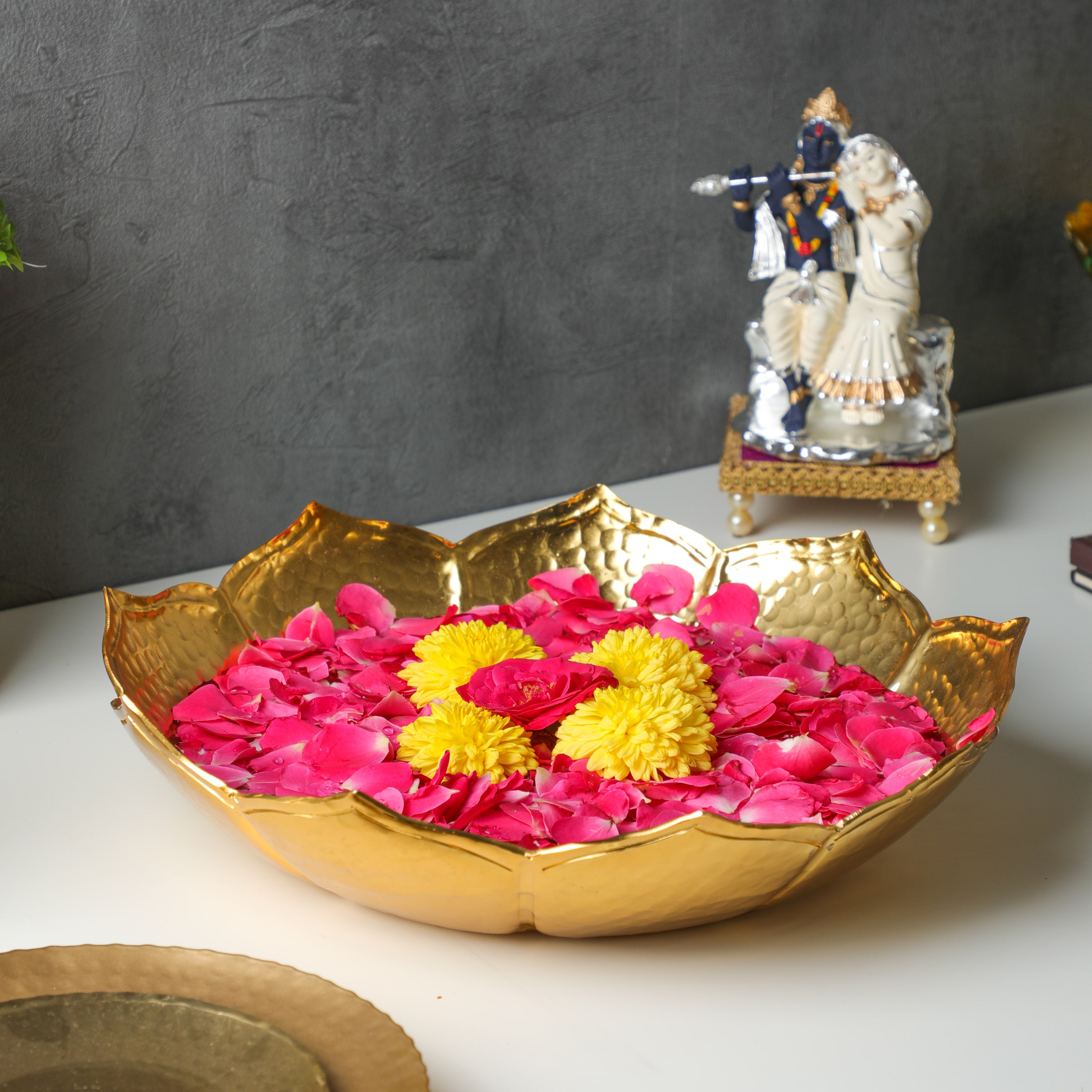Lotus-Shaped Urli